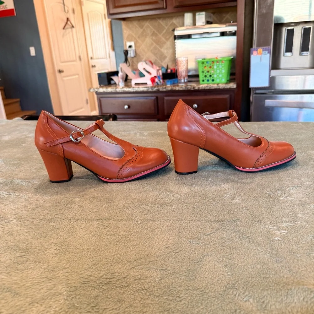 T-Strap Brogue Flats in women’s size 8 new no box - Picture 2 of 14
